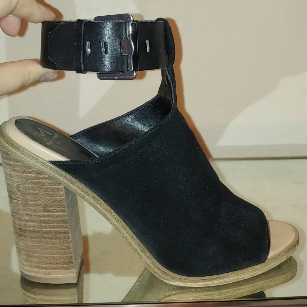 Black Women's Open-Toe Sandals - Picture 3 of 9
